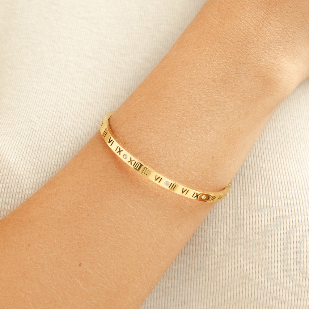 Roman gold bangle
